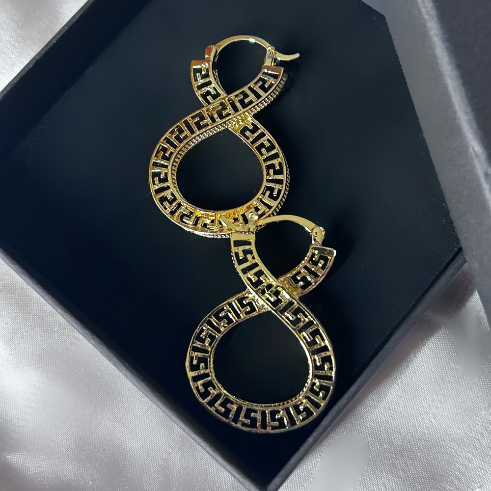 Infiniti Gold Hoop Rarrings - Picture 10 of 11